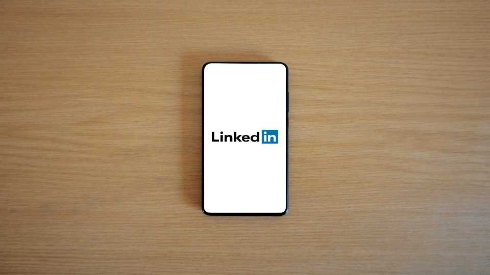 LinkedIn Users Warned of Phishing Scam Stealing Work Passwords