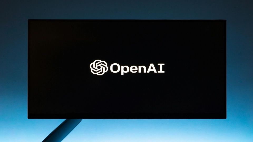 OpenAI Anthropic Race to Recruit Elite Software Engineers